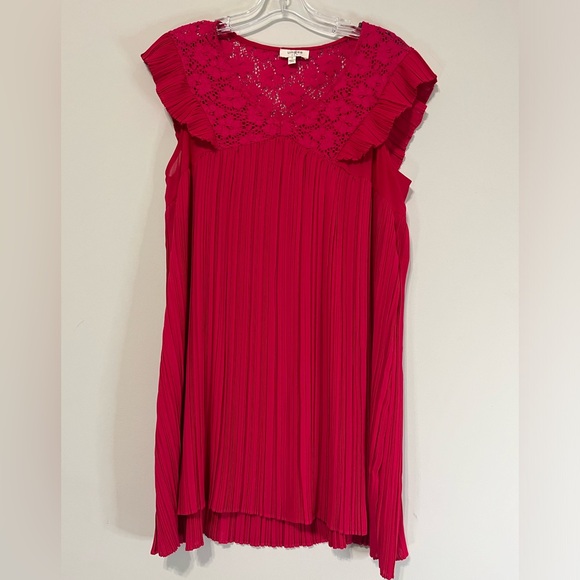 Dresses & Skirts - Umgee short ruffle sleeve A line dress. Red in color. Size small (B)